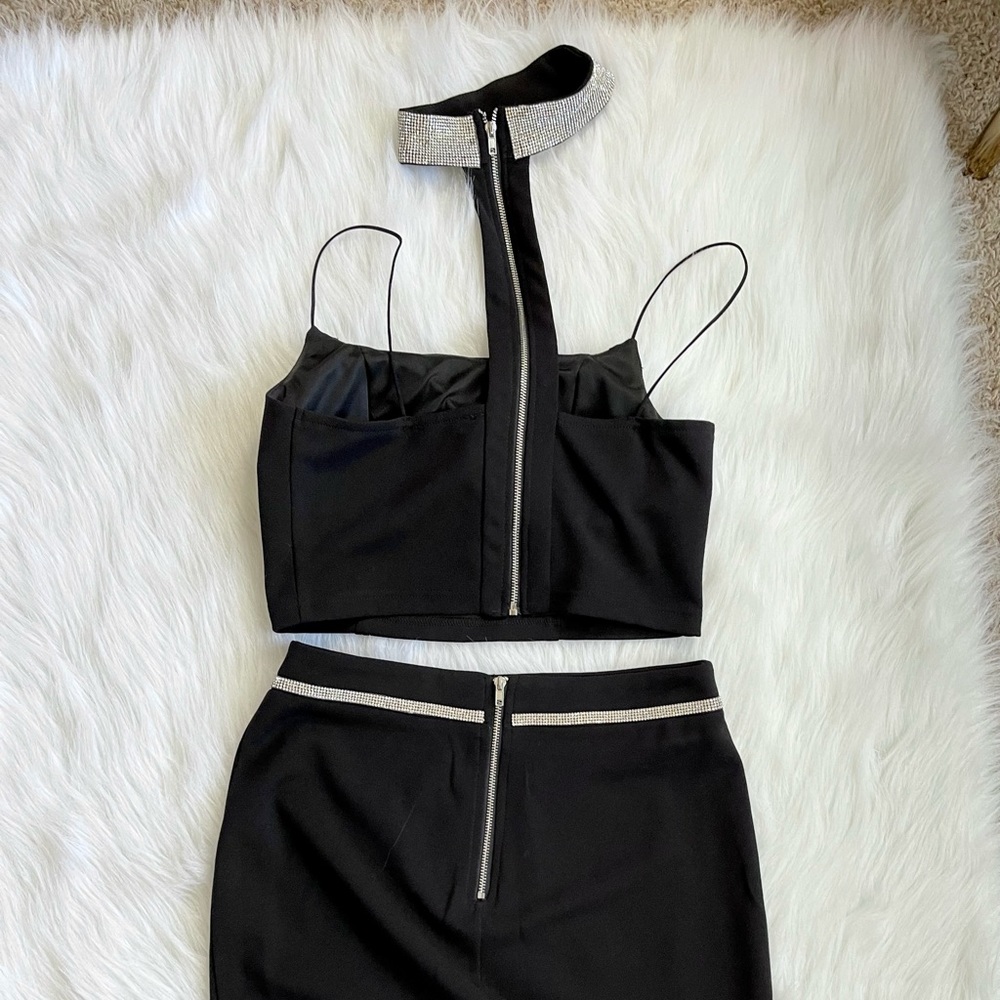 Women’s 2 Piece Set Black Crop Top & Belted Skirt w/ Jeweled Choker - Picture 8 of 12